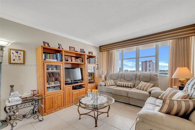 Building Photo - 3140 S Ocean Dr