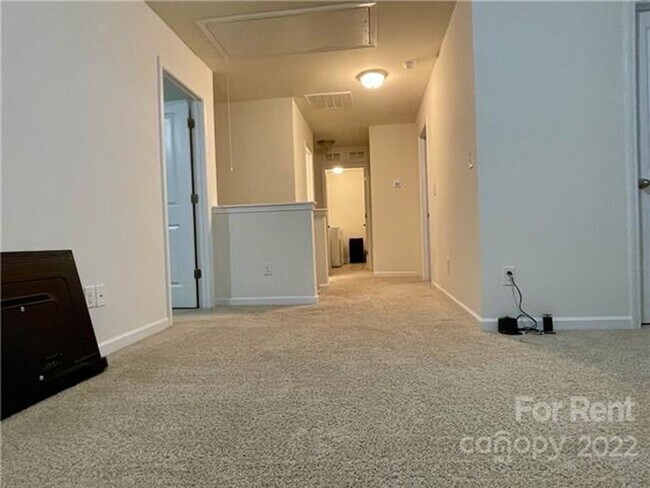 Building Photo - Captivating Single Family Home | 3 BR/2.5BA | 1-Car Covered Parking |In Highland Park