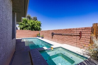 Building Photo - South Summerlin Single Story Pool And Spa Home
