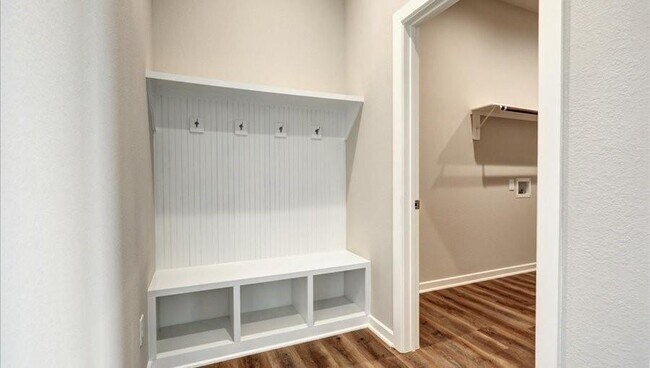 Building Photo - 810 Whispering Winds Dr