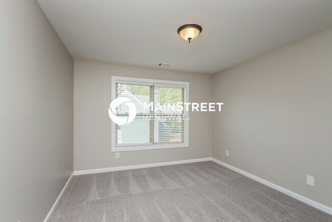 Building Photo - 4 Bedroom Pet-Friendly Home in Douglasville, GA with Main Street Renewal