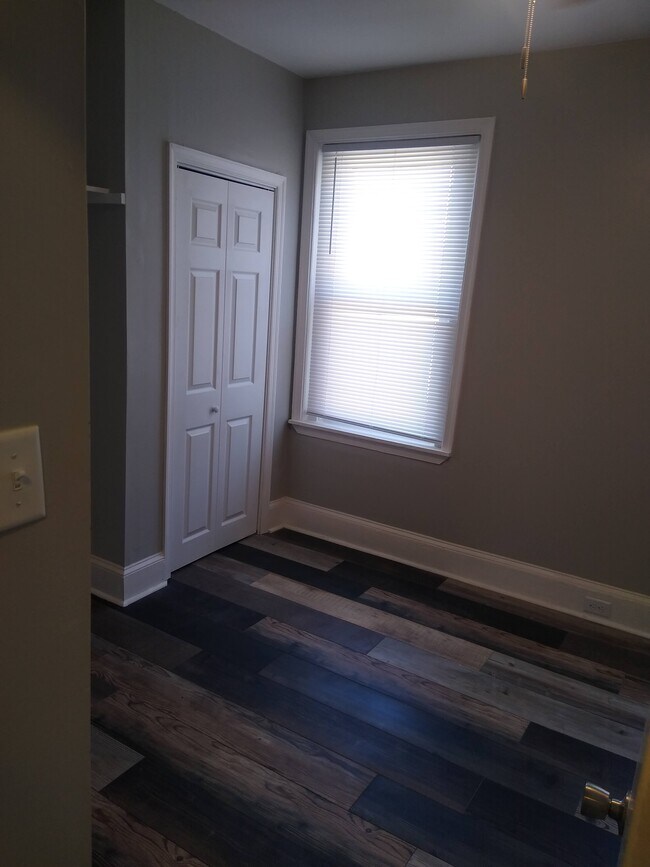 Building Photo - 655 N Yewdall St