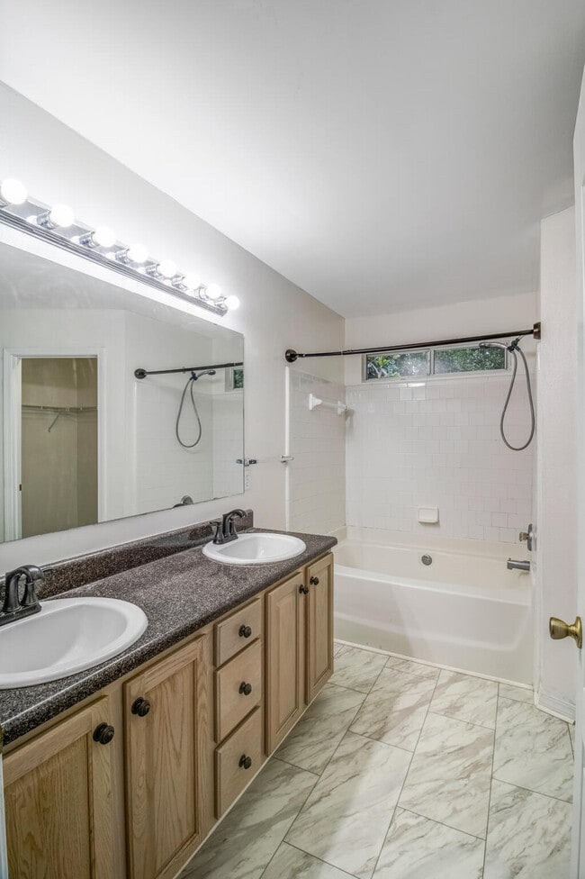 Building Photo - 2077 Shadow Lake Dr