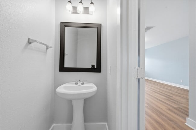 Building Photo - 1613 Palcio Real Dr