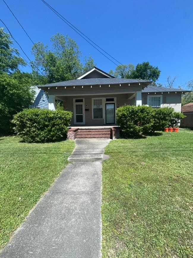 Building Photo - r1919