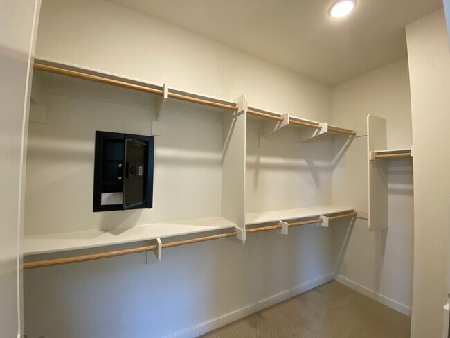 Building Photo - 3 bedroom 2.5 home with Canyon view in San Marcos!