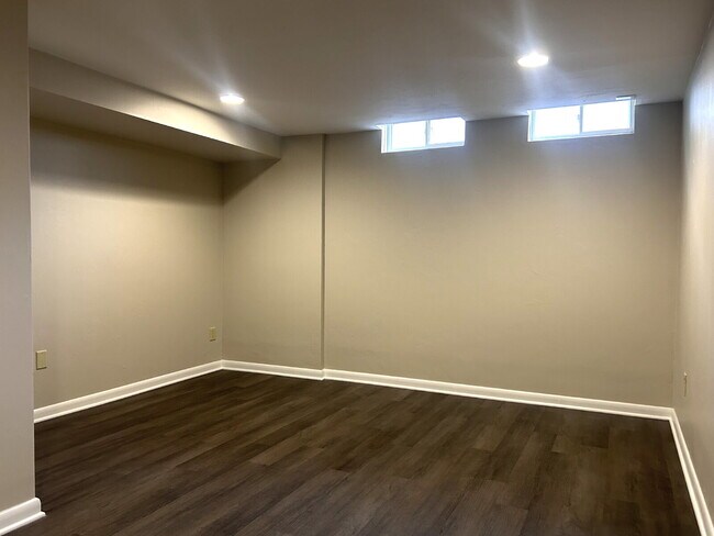 Building Photo - Fully Renovated 3 Bedroom Ranch!