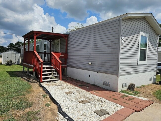 Primary Photo - 136 Navasota Dr