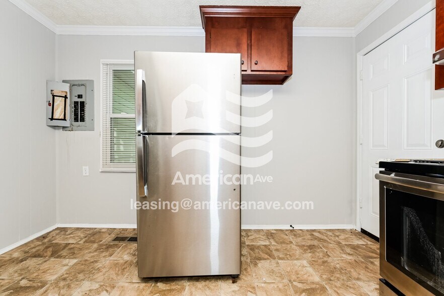 Building Photo - 208 Camellia Cir
