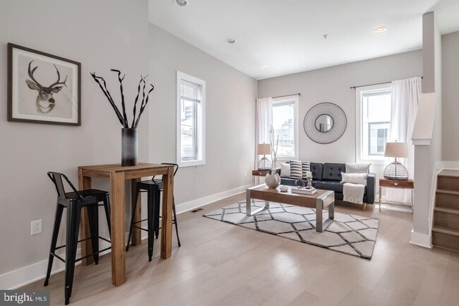 Building Photo - Northern Liberties Townhome with Parking