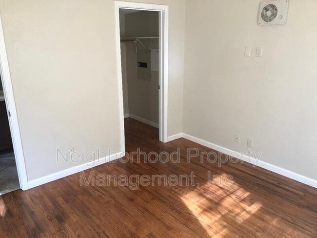 Building Photo - 242 N Glenn Ave