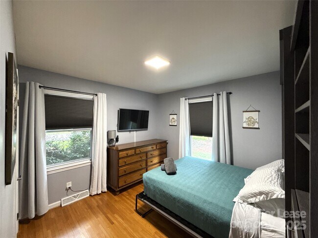 Building Photo - 1600 Paddock Cir