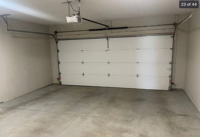 Building Photo - 3 Bedroom 2 Bathroom 2 CAR GARAGE