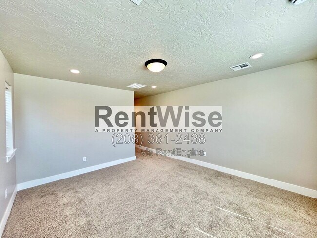 Building Photo - 5845 W Sprig Dr