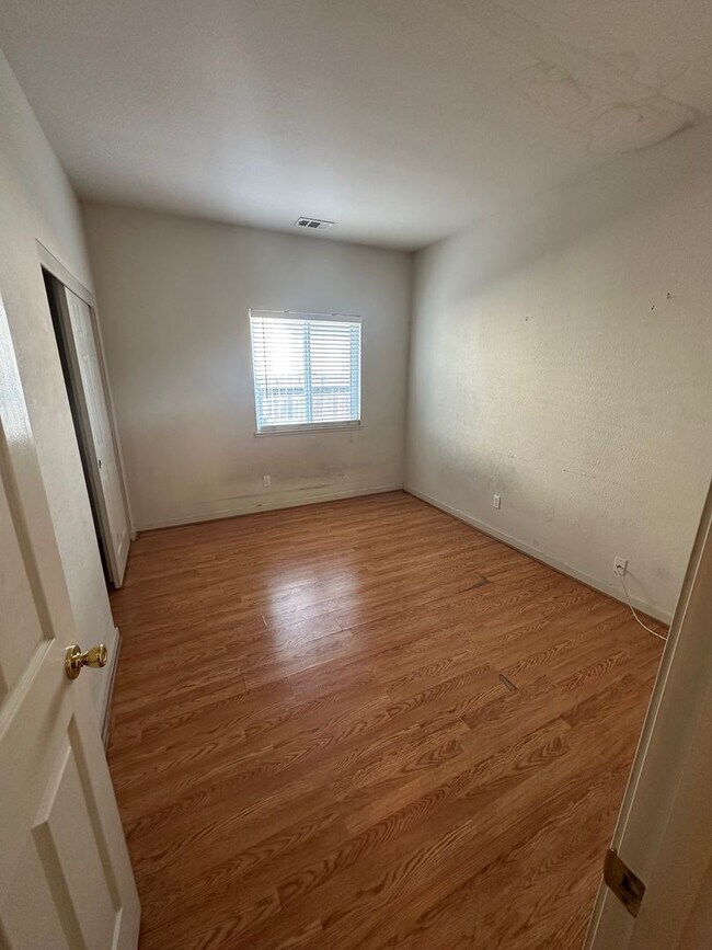 Building Photo - 3527 Griffith Dr