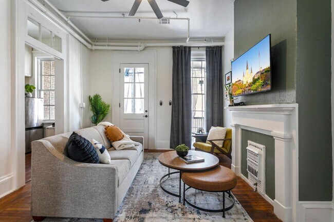 Building Photo - 715 St Charles Ave