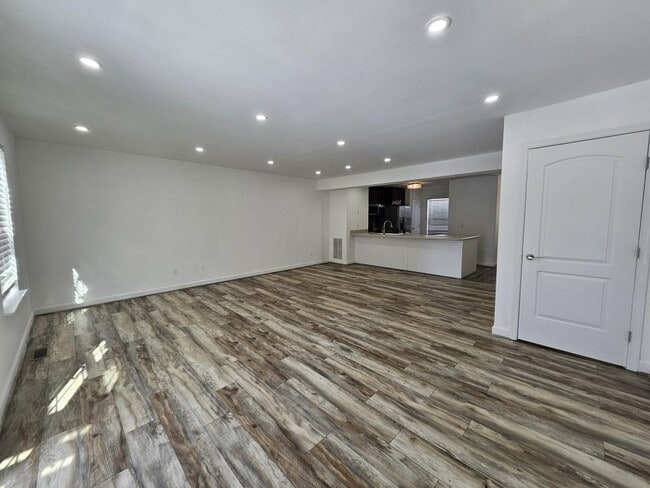 Building Photo - 73 Medal Way