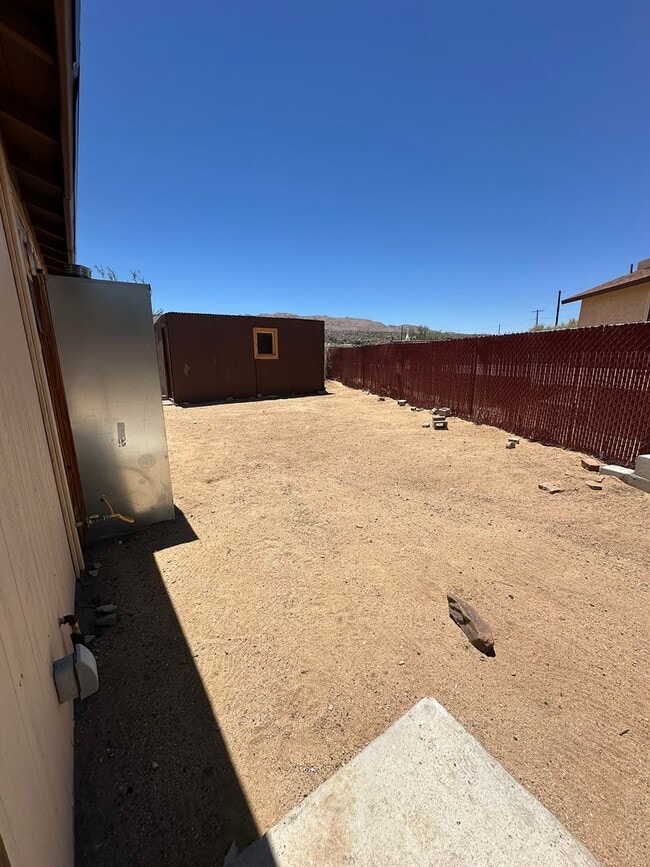 Building Photo - Welcome to your 2 bedroom 1 bath home!