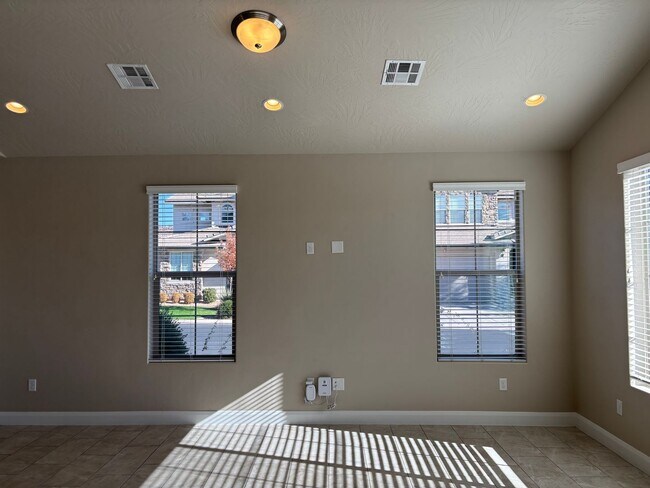 Building Photo - Beautiful 3 Bedroom Home - Casitas at Sienna Hills