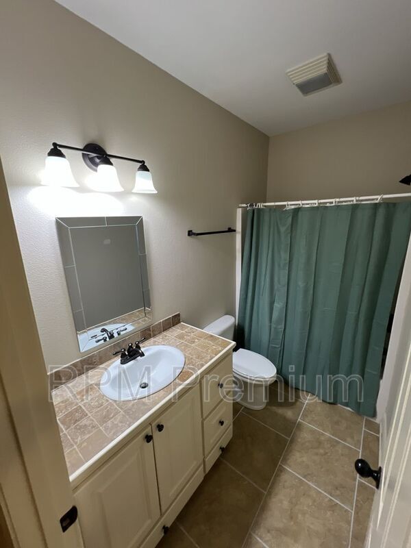 Building Photo - 7335 Oak View Dr.