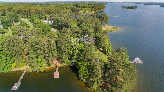 Building Photo - Rare opportunity to rent on LAKE MURRAY!