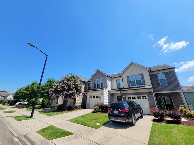 Building Photo - 104 Brier Crossings Loop