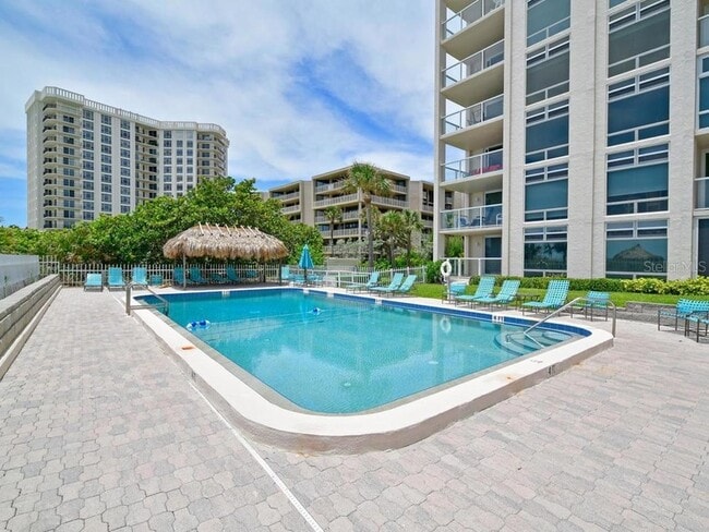 Building Photo - 2425 Gulf of Mexico Dr