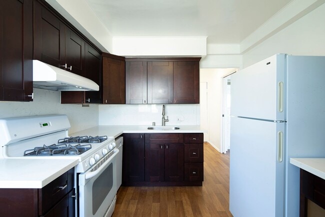 Building Photo - OPEN HOUSE: 12/27 & 12/28 1-2PM ~ Studio in La Jolla ~ 1 MILE from Beach!