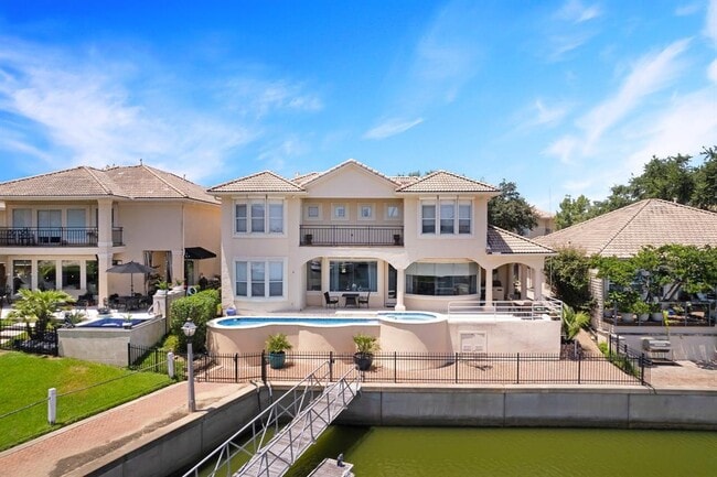 Primary Photo - 305 Harborside Cir
