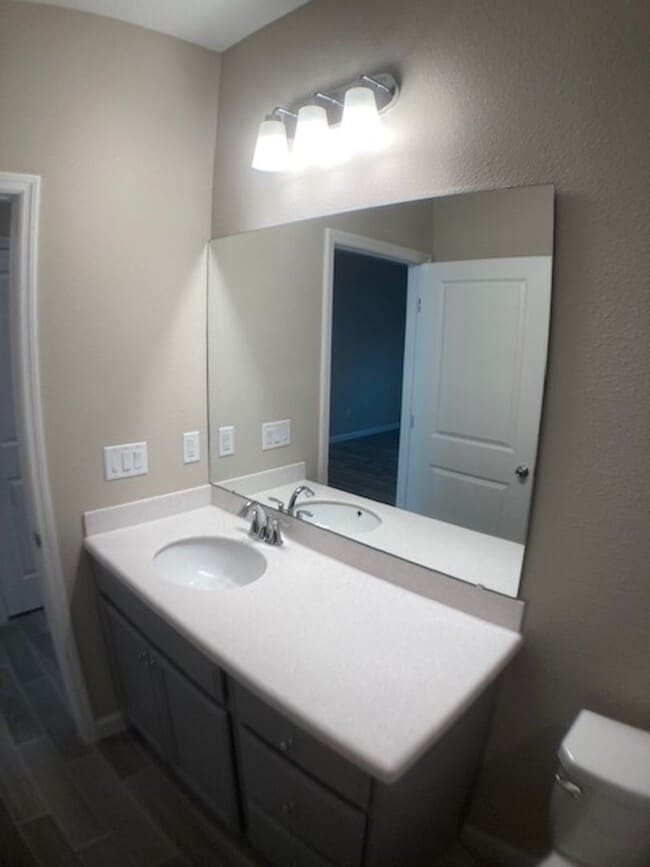 Building Photo - ***TWO WEEKS FREE*** Comfortable 3 Bedroom Home With Great Outdoor Space