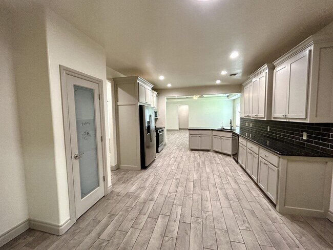 Building Photo - 13132 NE Jaguar Ln