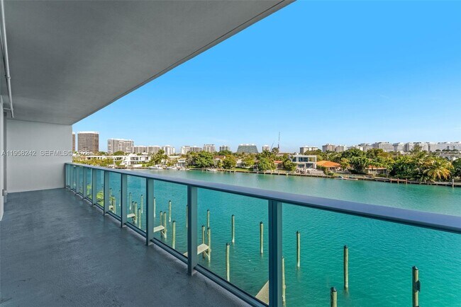 Building Photo - 9221 E Bay Harbor Dr