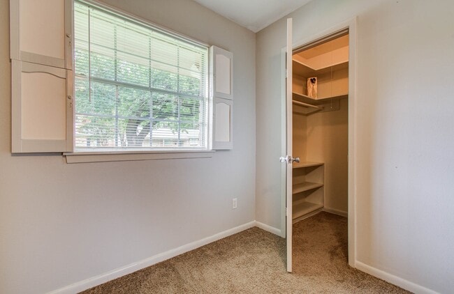 Building Photo - 5471 Kuldell Dr