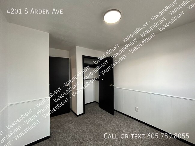 Building Photo - 4201 S Arden Ave