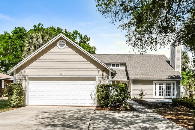 Building Photo - 104 1st St Ct