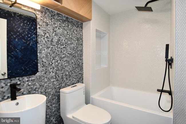 Building Photo - 8844 Mourning Dove Ct