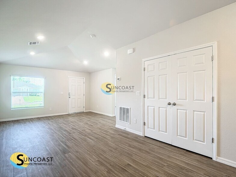 Building Photo - 27165 Washington St