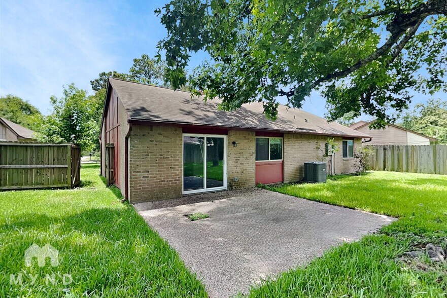Building Photo - 2822 Canary Ln