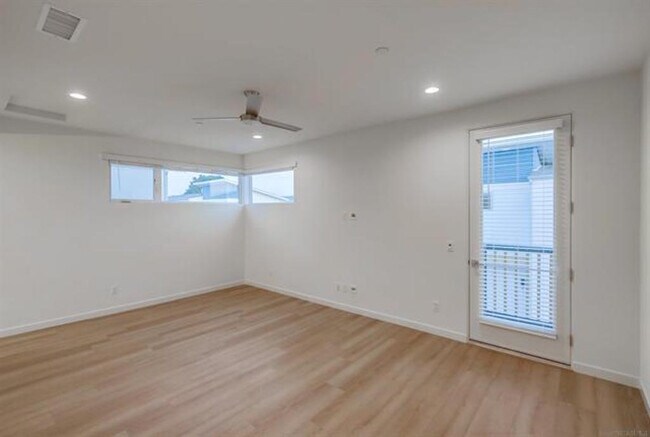 Building Photo - 1166 Holly Ave