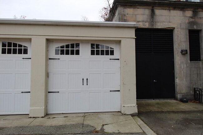 Building Photo - 16 Balmoral St