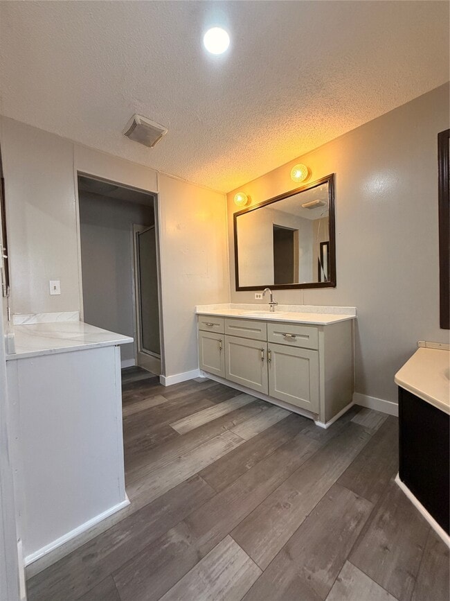 Building Photo - 14329 Greenville St