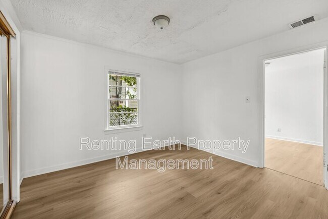 Building Photo - 4014 Chelsea Dr