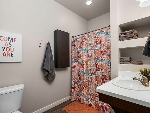 Building Photo - 619 E Eighth St