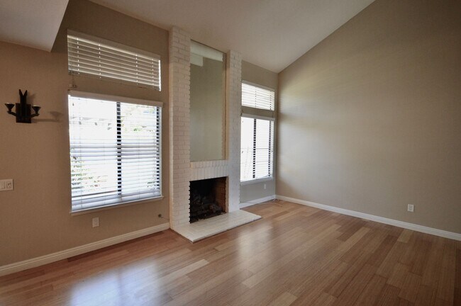Building Photo - Spacious 2-Story 2 Bedroom Fountain Valley...