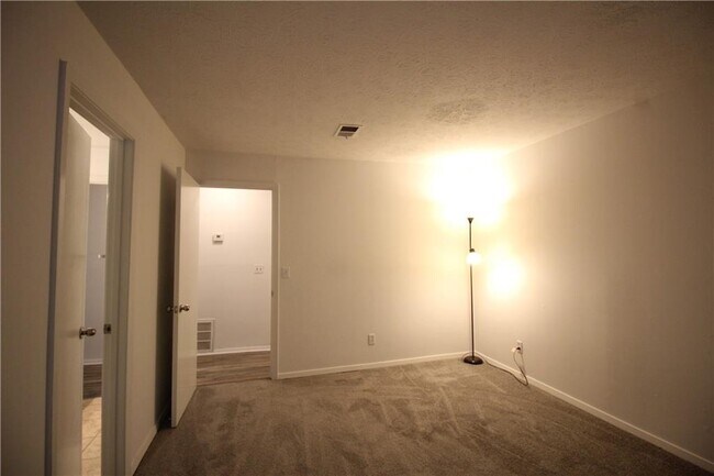 Building Photo - 204 Warm Springs Cir