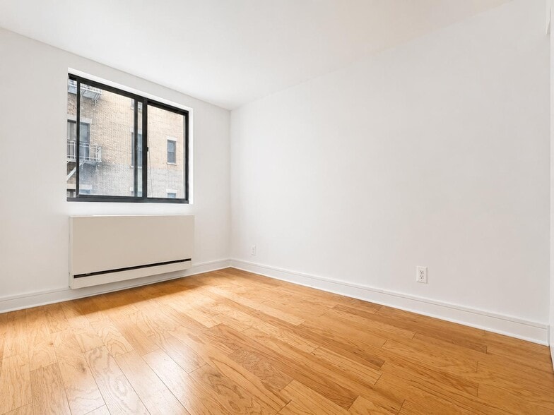 Building Photo - 323 W 96th St