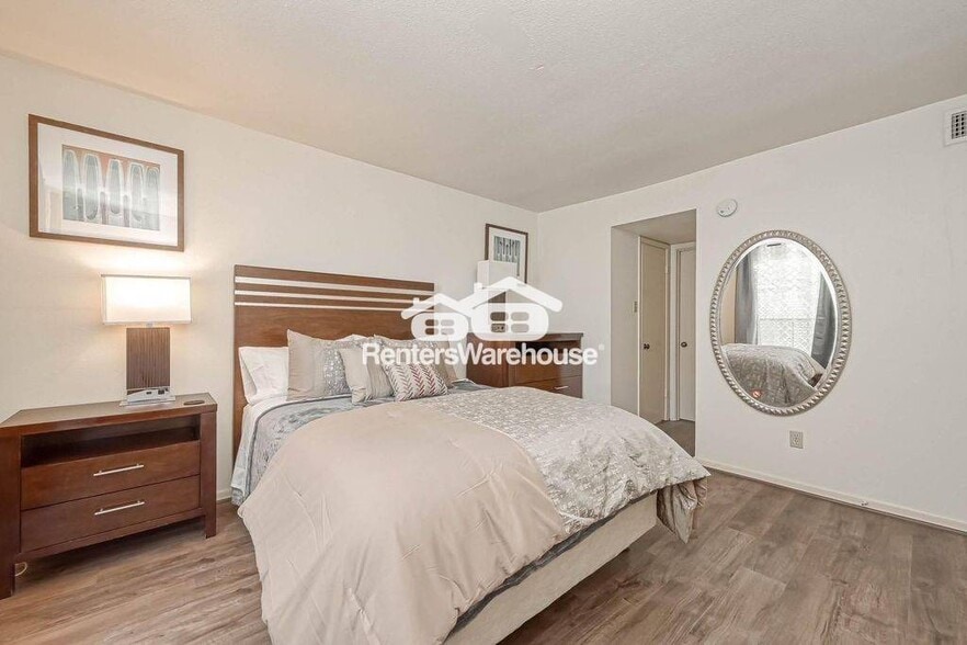 Building Photo - 8433 Hearth Dr