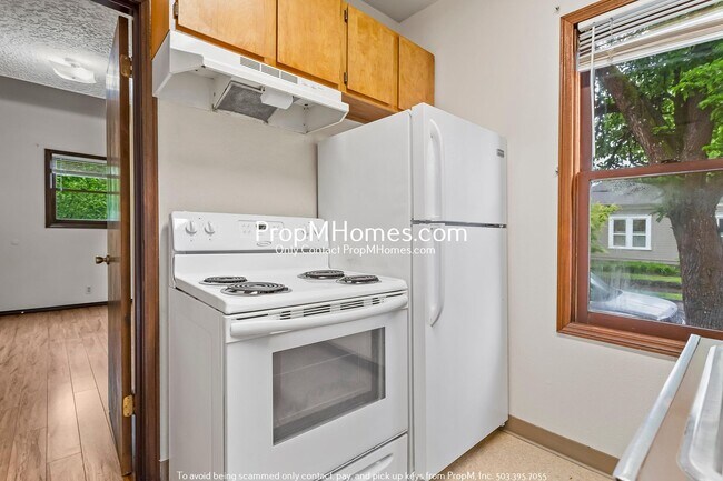 Building Photo - 1102 SE Umatilla St