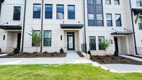 Building Photo - 104 Holt Ln