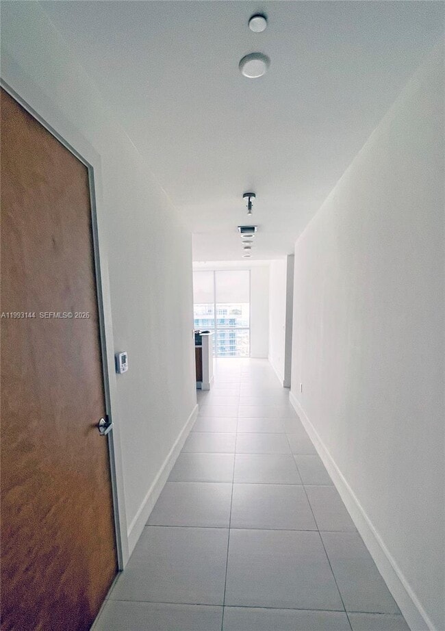 Building Photo - 1060 Brickell Ave